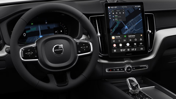 Volvo XC60 B5 AWD AUT DARK ULTRA na operativní leasing