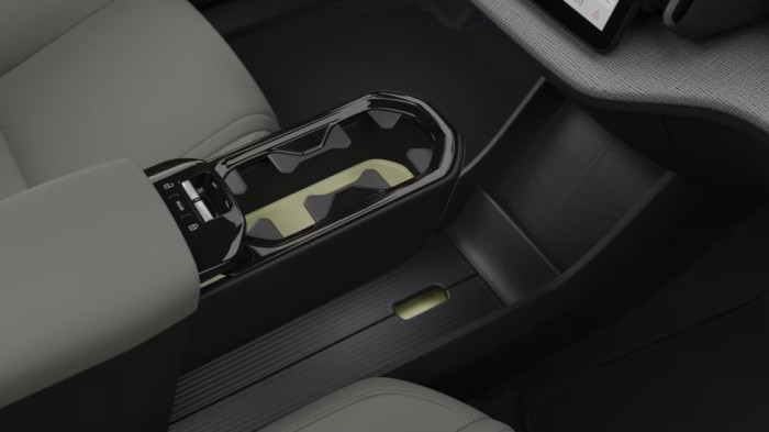 Volvo EX30 PLUS, Single Motor, 200 kW / 272 HP na operativní leasing