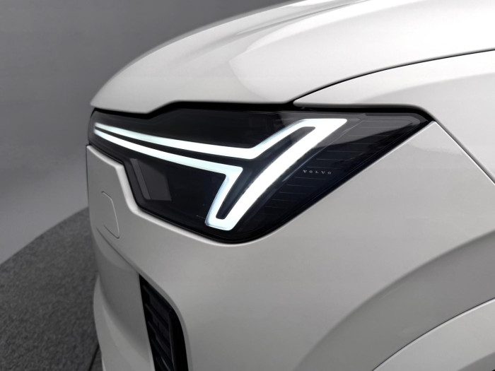 Volvo XC90 T8 AWD Plug-in ULTRA DARK 7m na operativní leasing