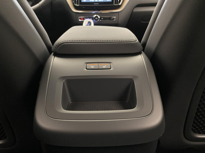 Volvo XC60 B5 AWD AUT BRIGHT PLUS na operativní leasing