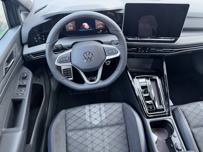 Volkswagen Golf Variant R-Line People 7DSG mHEV 1,5eTSI / 110kW na operativní leasing