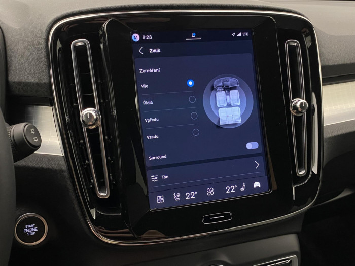 Volvo XC40 B3 AUT DARK PLUS na operativní leasing
