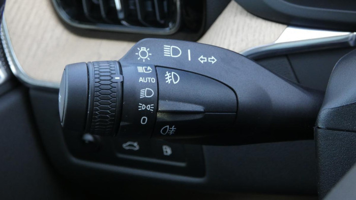 Volvo XC60 T8 Plug-In Hybdrid AWD aut. Ul na operativní leasing