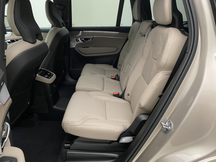 Volvo XC90 T8 AWD Plug-in DARK PLUS 7m na operativní leasing