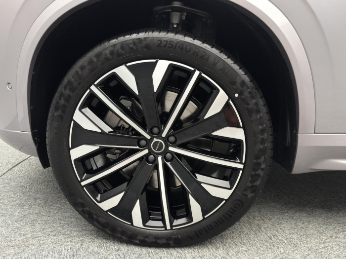Volvo XC90 T8 AWD Plug-in DARK PLUS 7m na operativní leasing