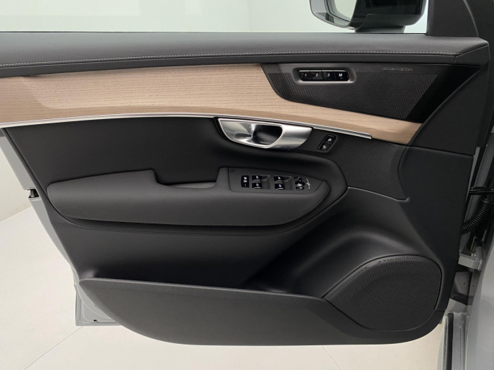 Volvo XC90 B5 AWD AUT DARK PLUS 7míst na operativní leasing