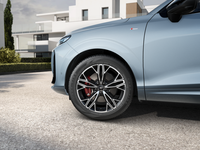 Audi Q3 S line TFSI quattro 195 kW na operativní leasing