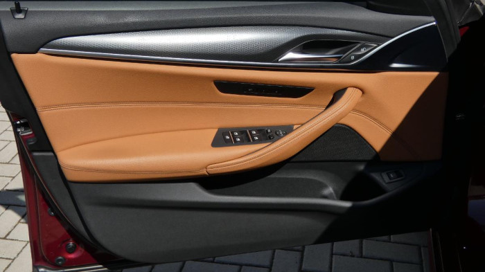 BMW Řada 5 540i xDrive M Sport na operativní leasing