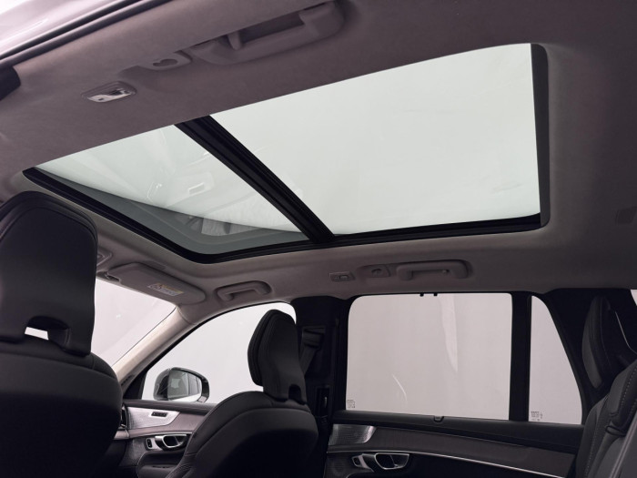 Volvo XC90 B5 AWD AUT DARK ULTRA 7-míst na operativní leasing