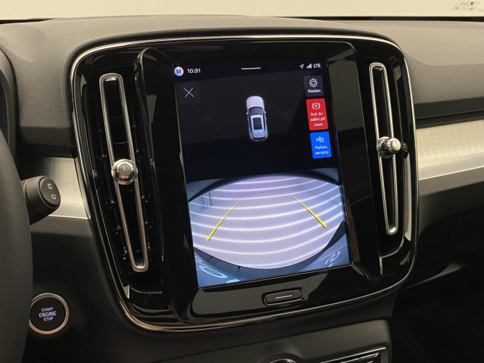 Volvo XC40 B3 AUT DARK PLUS na operativní leasing