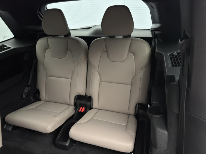 Volvo XC90 T8 AWD Plug-in DARK PLUS 7m na operativní leasing