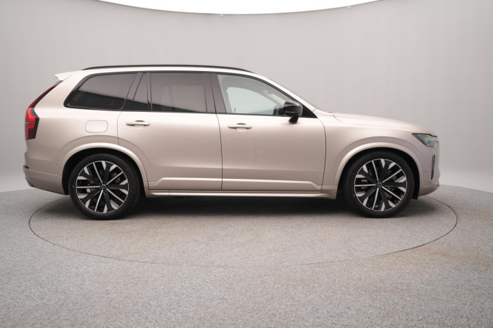 Volvo XC90 T8 AWD Plug-in ULTRA DARK 7m na operativní leasing