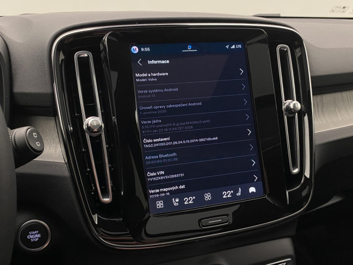 Volvo XC40 B4 AUT DARK PLUS na operativní leasing