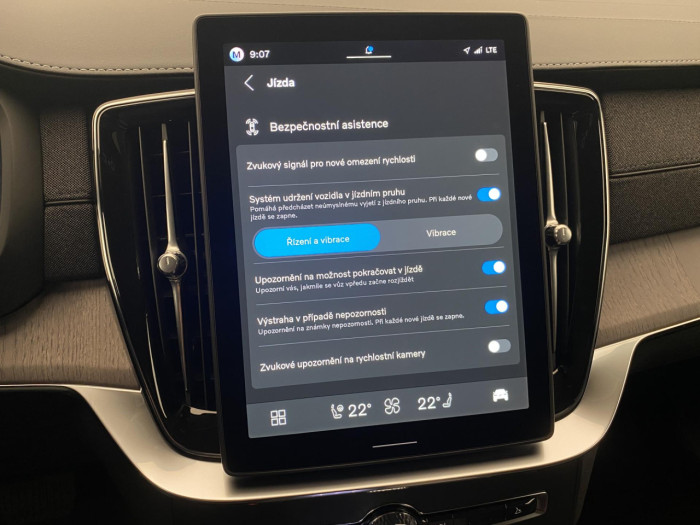 Volvo XC90 B5 AWD AUT DARK PLUS na operativní leasing