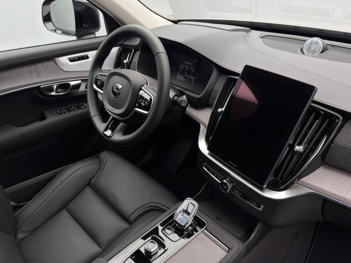 Volvo XC90 T8 AWD Plug-in ULTRA DARK 7m na operativní leasing