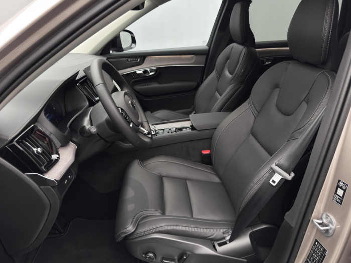 Volvo XC90 T8 AWD Plug-in DARK PLUS 7m na operativní leasing