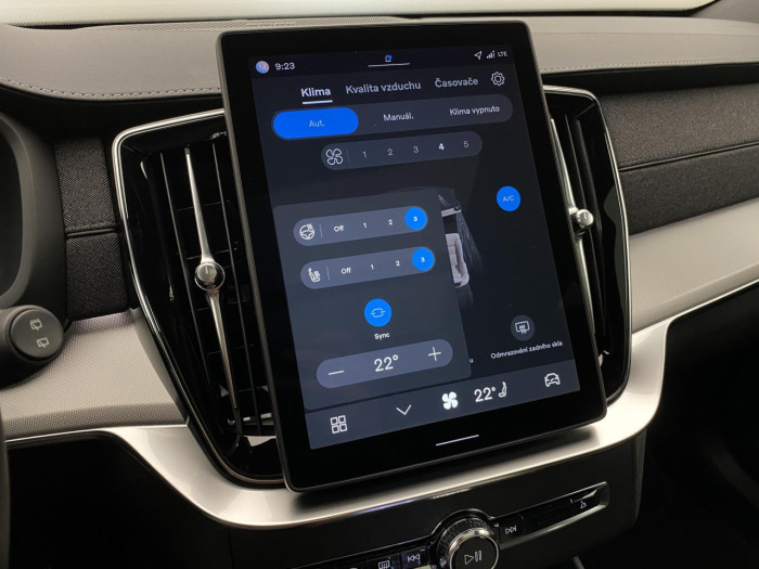 Volvo XC90 B5 AWD BLACK EDITION PLUS 7 na operativní leasing