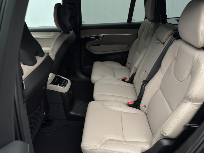 Volvo XC90 T8 AWD Plug-in DARK PLUS 7m na operativní leasing