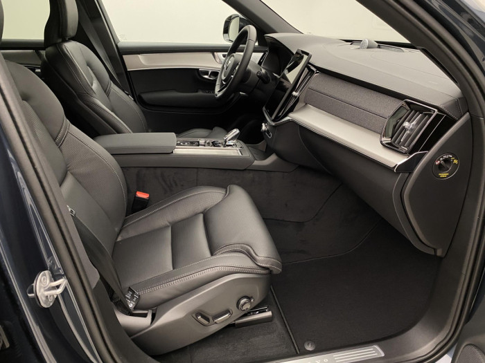 Volvo XC90 B5 AWD AUT BLACK EDITION PLUS na operativní leasing