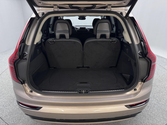 Volvo XC90 T8 AWD Plug-in DARK PLUS 7m na operativní leasing