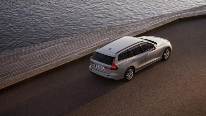 Volvo V60 B4 AUT CORE na operativní leasing