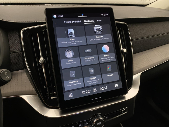 Volvo XC90 T8 AWD RECHARGE DARK PLUS 7m na operativní leasing