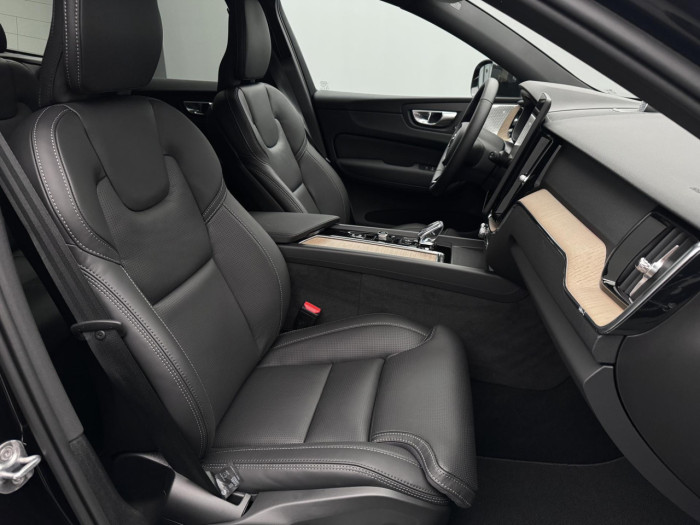 Volvo XC60 B5 AWD AUT BRIGHT PLUS na operativní leasing