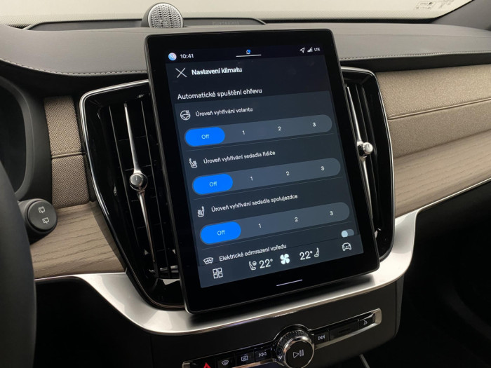 Volvo XC90 T8 AWD Plug-in DARK PLUS 7m na operativní leasing