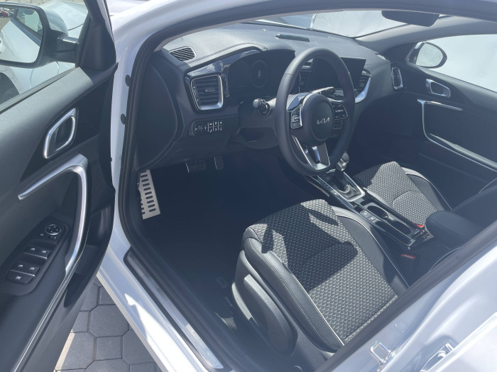 KIA Ceed SW CD PHEV PREMIUM 6DCT 1,6 GDi / 103kW na operativní leasing