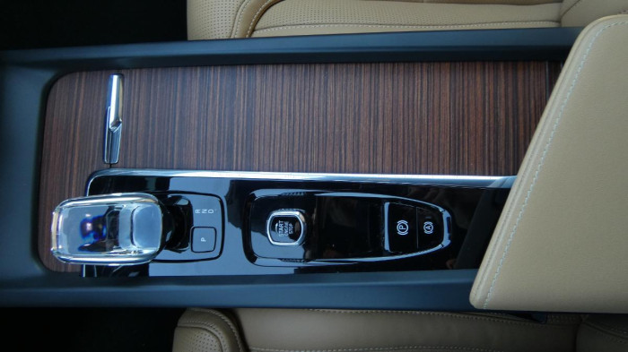 Volvo XC60 B5 AWD Plus Bright Auto na operativní leasing