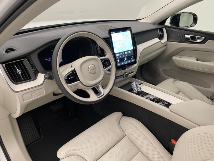 Volvo XC60 B5 AWD AUT DARK PLUS na operativní leasing