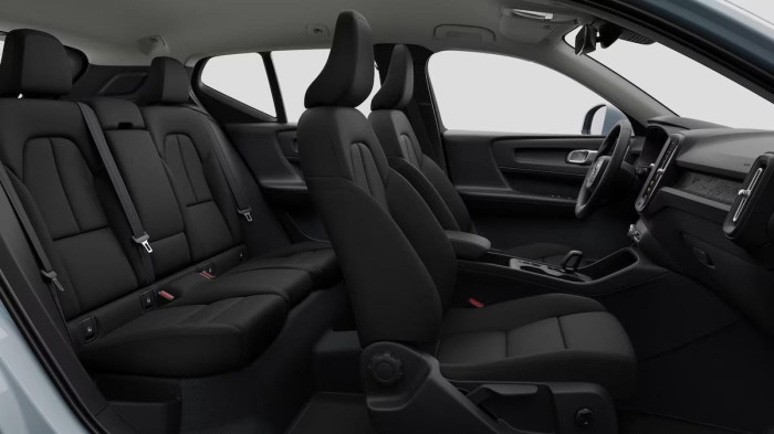 Volvo XC40 B3 AUT ESSENTIAL na operativní leasing