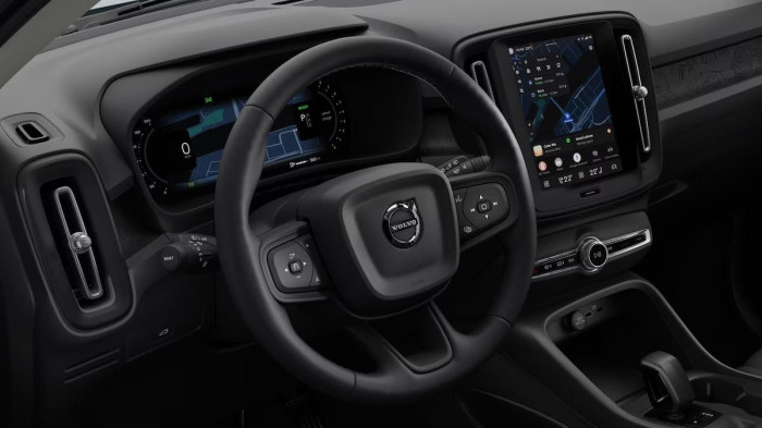 Volvo XC40 B3 AUT ESSENTIAL na operativní leasing