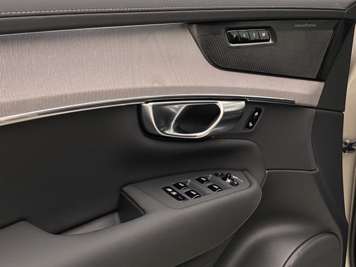 Volvo XC90 B5 AWD AUT DARK PLUS 7míst na operativní leasing