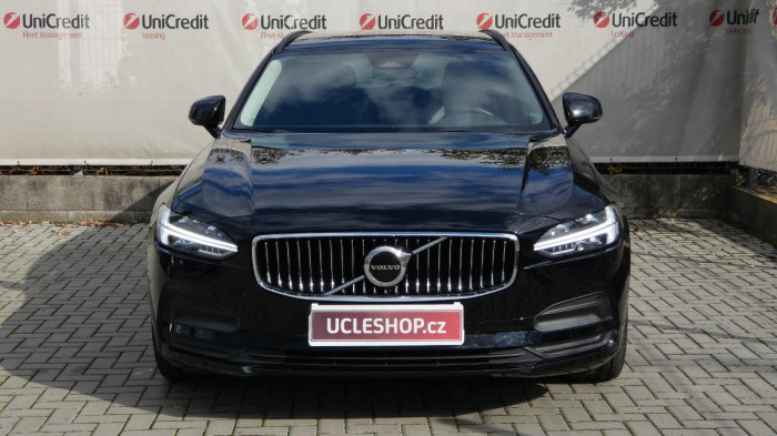 Volvo V90 B4 AWD Diesel Momentum na operativní leasing