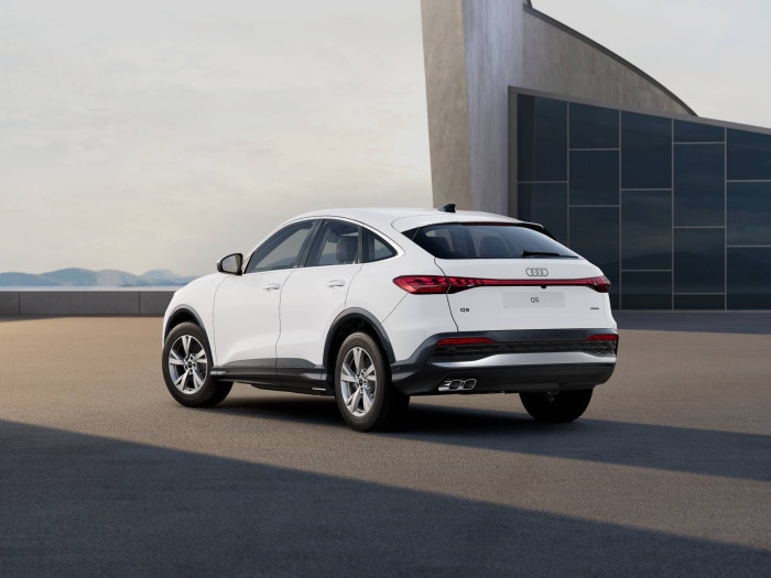 Audi Q5 SB 3.0 TDI 220 kW quattro STR na operativní leasing