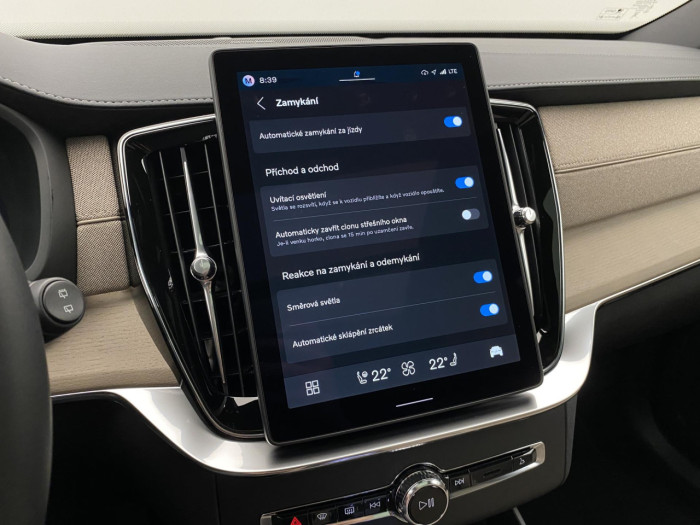 Volvo XC90 T8 AWD Plug-in BRIGHT PLUS 7m na operativní leasing