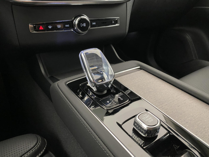 Volvo XC90 B5 AWD AUT DARK PLUS 7míst na operativní leasing