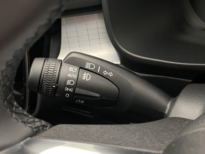 Volvo XC40 B3 AUT DARK PLUS na operativní leasing