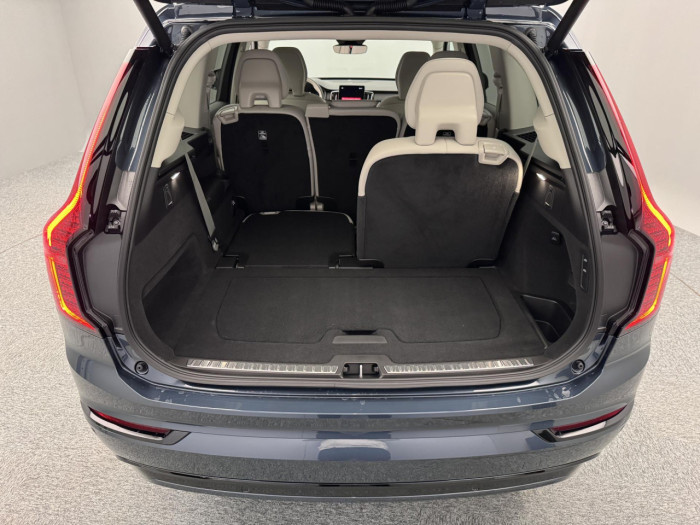 Volvo XC90 B5 AWD AUT DARK PLUS 7míst na operativní leasing