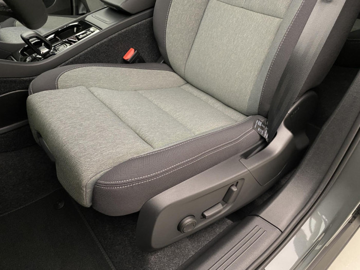 Volvo XC40 B4 AUT DARK PLUS na operativní leasing