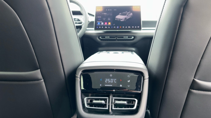 Mazda 6e 68.8 kWh Takumi - Jet Black na operativní leasing