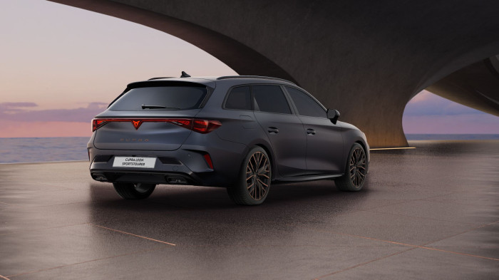 Cupra Leon SP 1.5 eTSI 150k DSG na operativní leasing