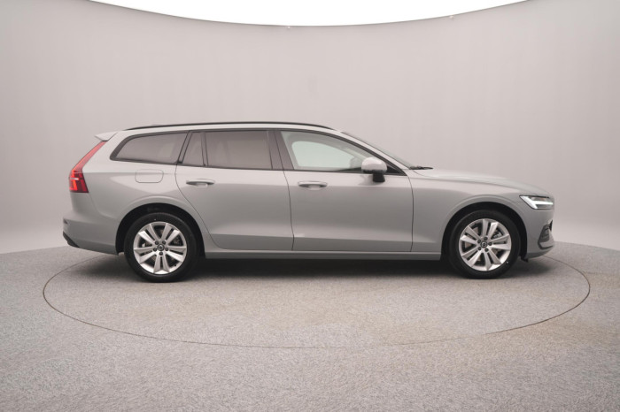 Volvo V60 B4 AUT CORE na operativní leasing