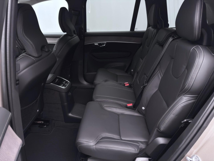 Volvo XC90 T8 AWD Plug-in DARK PLUS 7m na operativní leasing