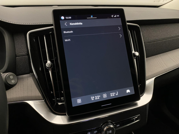 Volvo XC90 T8 AWD RECHARGE DARK PLUS 7m na operativní leasing