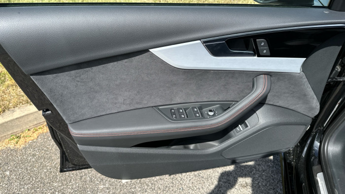 Audi A4 Avant 2,0 TDI - Hybrid - Automat 7st. - 4x4 na operativní leasing