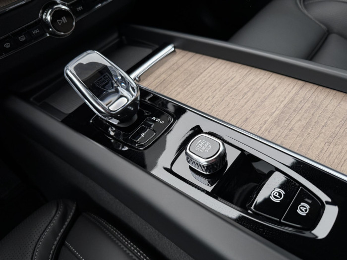 Volvo XC60 B5 AWD AUT BRIGHT PLUS na operativní leasing