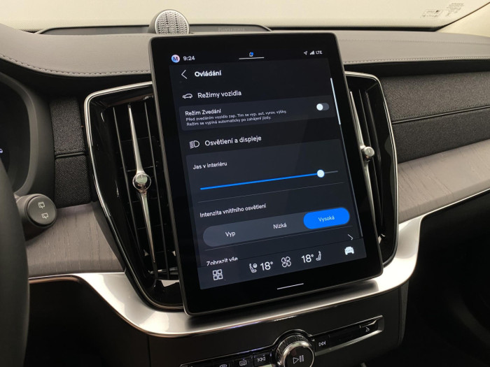 Volvo XC90 T8 AWD Plug-in DARK ULTRA na operativní leasing