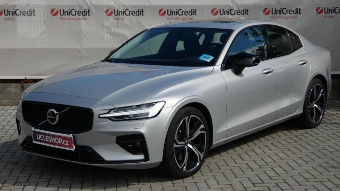 Volvo S60 B5 AWD Ultimate Dark na operativní leasing